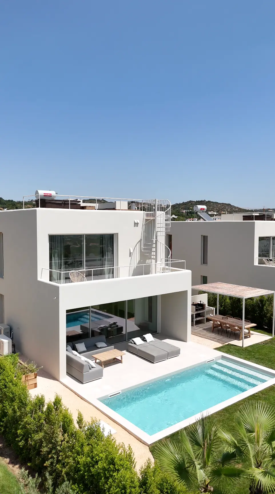 Luxury villa in Algarve, Portugal with pool and landscaped gardens